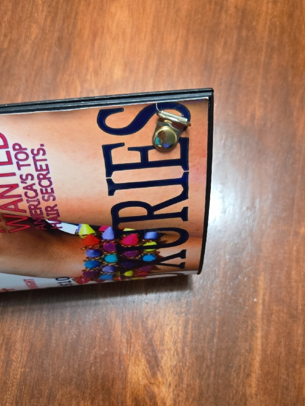 Stylish Magazine-Print Clutch Wristlet in Multi-Color - Picture 5 of 6